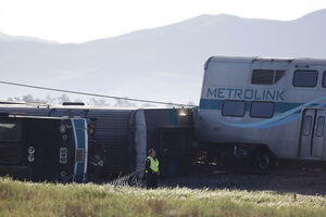 Sudar voza i kamiona u Kaliforniji: Najmanje 30 ljudi povrijeđeno