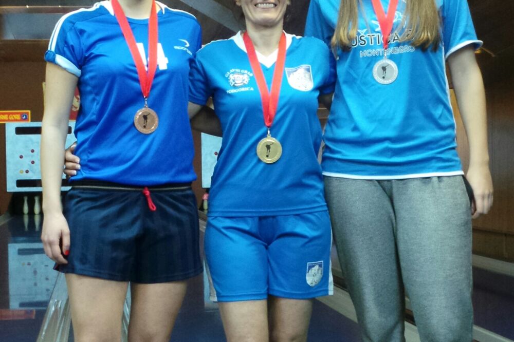 Marina Samardžić, Marija Ham i Mirijana Ardalić, Foto: Kuglaški savez Crne Gore