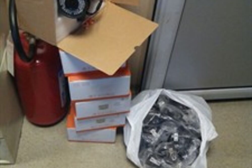 Kamere, punjači, Foto: Uprava carina