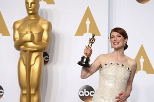 Evo kako je nastala haljina od 80.000 šljokica koju je nosila...