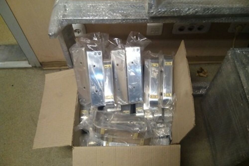 Okovi za namještaj, Foto: Uprava carina