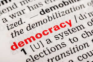 Država i pluralistička demokratija