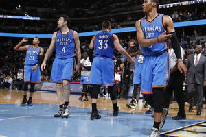 Novi trijumf Oklahome, povreda Dejvisa