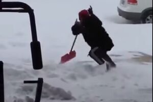 Devet sekundi lude borbe sa snijegom