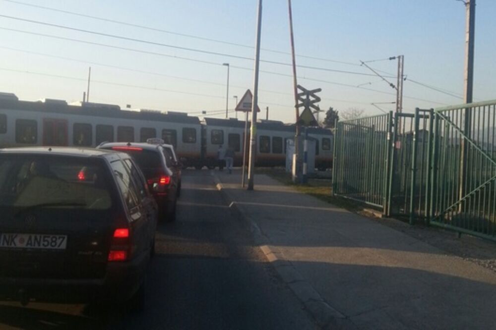 Voz, podignuta rampa, Foto: Čitalac Vijesti