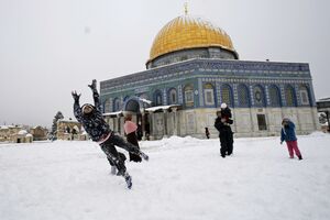 Sniježne mećave na Bliskom istoku: Djeca u Jerusalimu ne idu u...