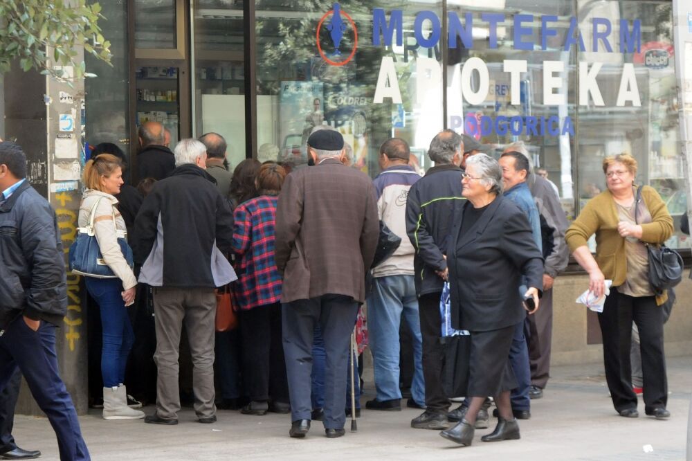 Montefarm apoteka gužva, Foto: Luka Zeković