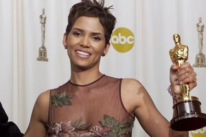 Hali Beri: Plastična hirurgija je poput droge koju vam svi guraju...