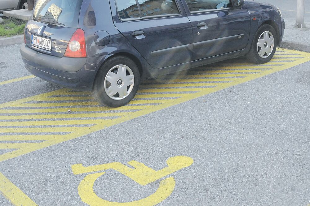 parking za osobe sa hendikepom, Foto: Vesko Belojević