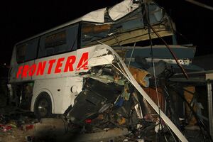 Meksiko: U sudaru voza i autobusa poginulo 16 ljudi