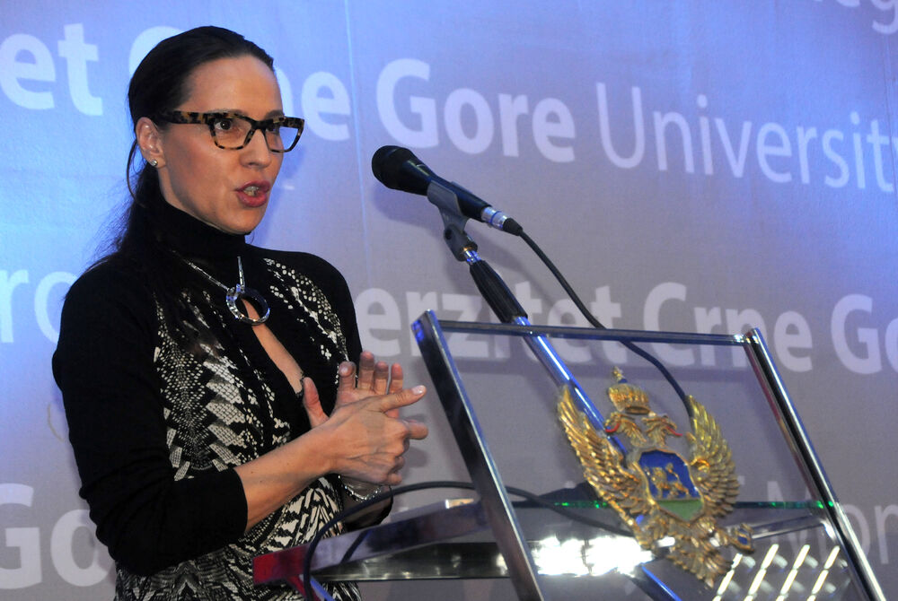 Institut Konfucije, Radmila Vojvodić