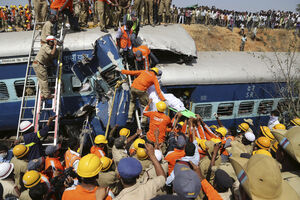 Indija: Voz udario u stijenu, najmanje 11 mrtvih