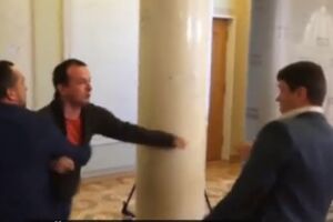 Tuča u ukrajinskom parlamentu: Krv na licima poslanika