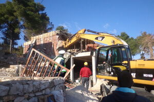 Ulcinj: Bager rušio iz drugog pokušaja