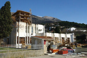 Sutomore: Dizalica pala na zgradu Pošte i Crnogorskog Telekoma!