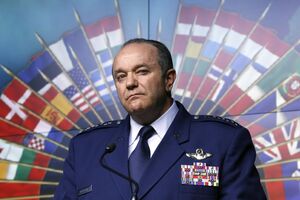 Komandant NATO: Ne naoružavajte Ukrajinu