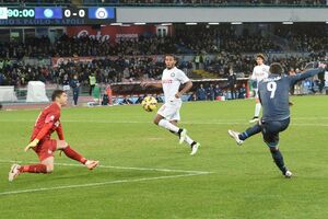 Iguain u nadoknadi srušio Inter i odveo Napoli u polufinale (video)