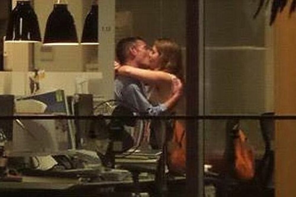 Seks u kancelariji, Foto: Facebook