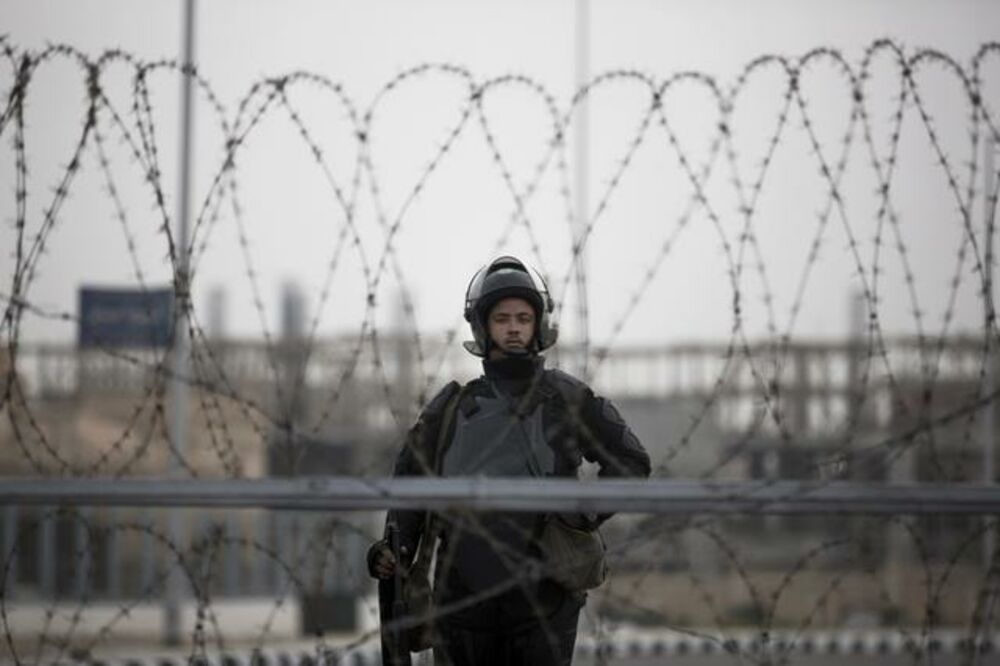 Egipat, Suđenje Morsiju, Policajac,, Foto: Beta/AP