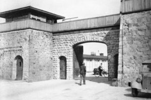 Oskrnavljen logor Mauthauzen: Četiri svastike i Hitler