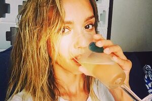 Džesika Alba izgleda sjajno i bez trunke šminke