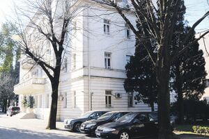 Odgovori rijetki, pitanja u fiokama