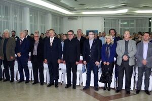 Mitrović: “Krhka” većina nastavlja praksu demonstriranja sile