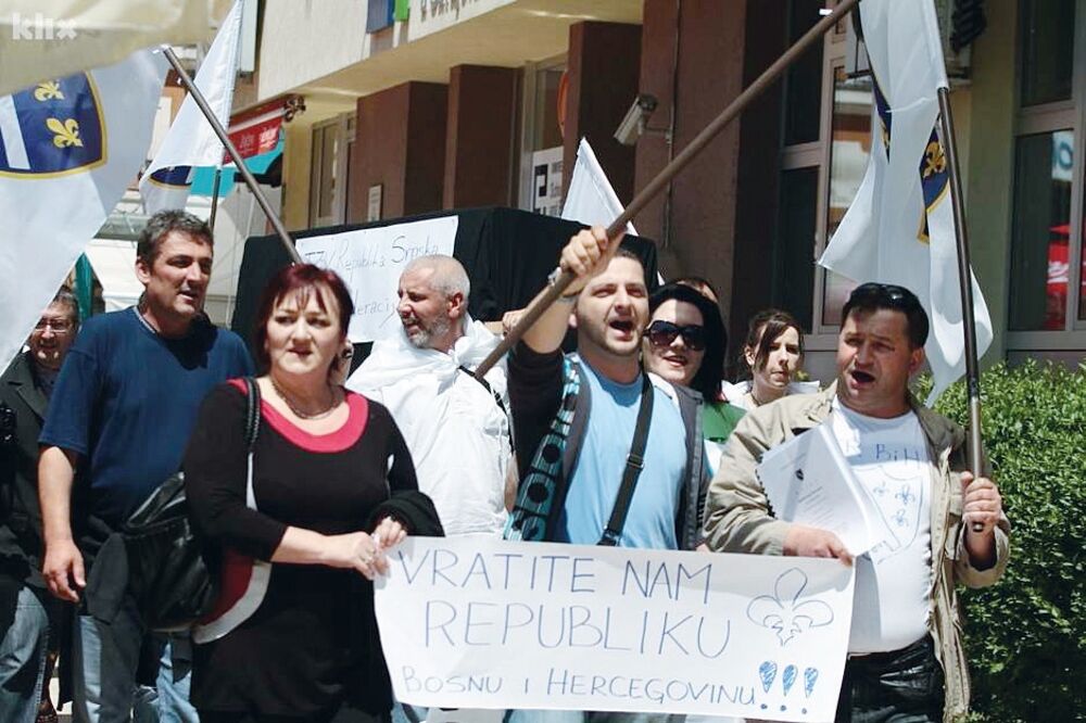 Nihad Aličković (sredina), Foto: Klix.ba