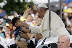 Papa pozvao porodice da ostave telefone i ponovo razgovaraju