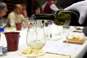 Francuska: Pretakanje vina starog 543 godine