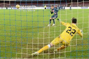 Napoli preko penala do četvrtfinala