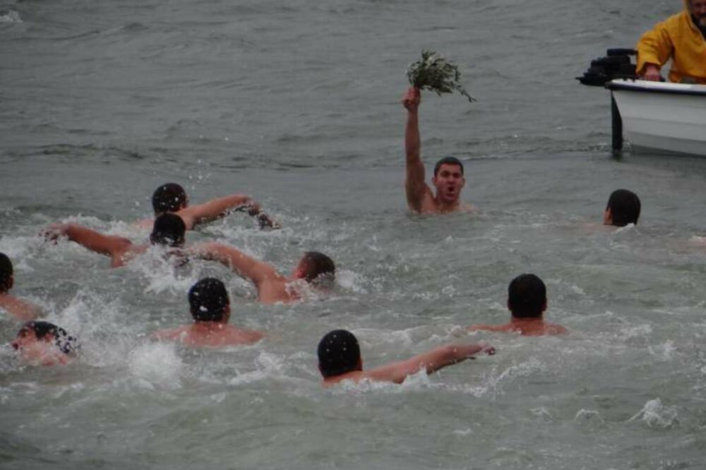 Boško Piper, plivanje za krst Tivat, Foto: Radio Tivat