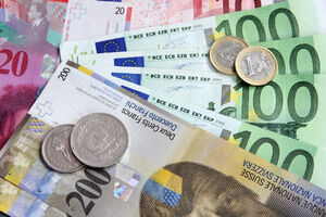 Franak skočio 18 odsto u odnosu na euro