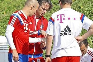 Krokodil ujeo Robena za ruku!