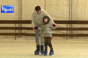 Klizalište u Podgorici: Najmlađi najbrže nauče