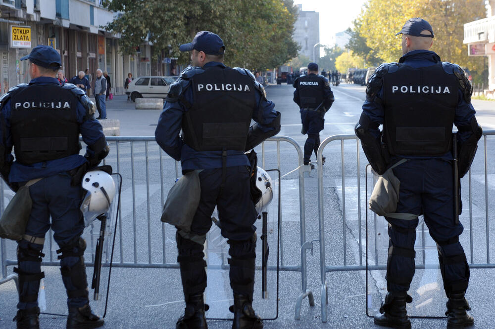 Policija, Parada ponosa, Foto: Savo Prelević