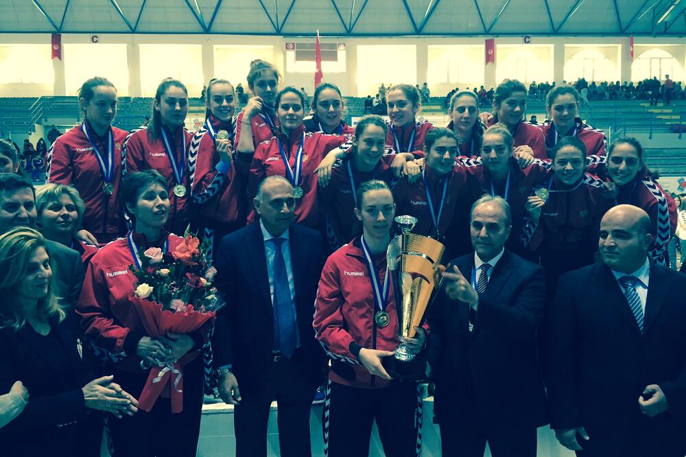 Ženska kadetska rukometna reprezentacija, Foto: Rukometni savez Crne Gore
