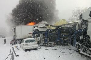 Lančani sudar 123 vozila, eksplodirao kamion sa vatrometom