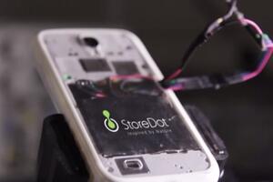 Ovaj punjač puni baterije za manje od jednog minuta!