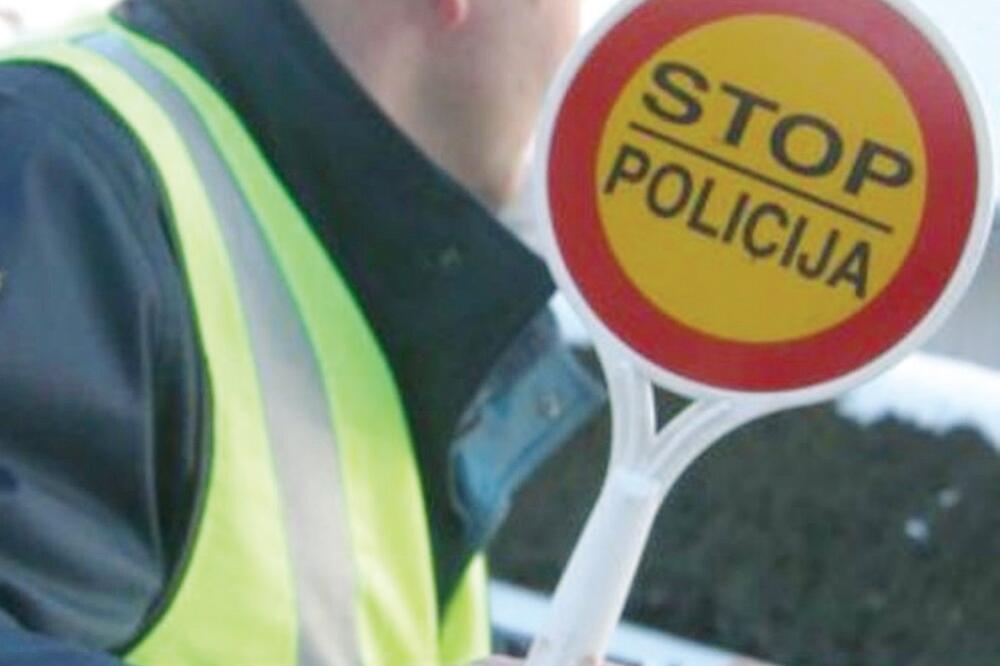 Stop policija (Novina)