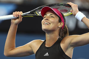 Ana Ivanović i Marija Šarapova u finalu Brizbejna