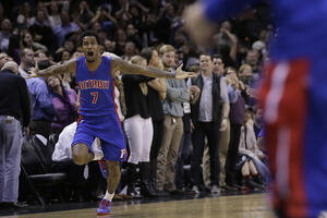 Dženings uz zvuk sirene srušio Sparse (video)