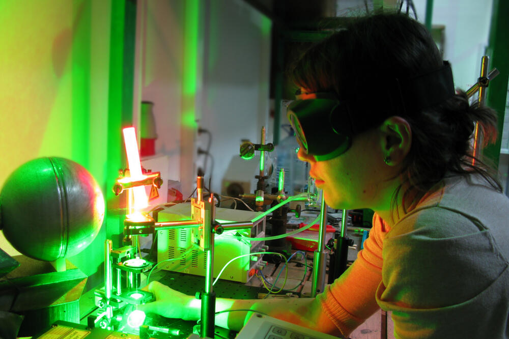 fizika, eksperiment, Foto: Shutterstock