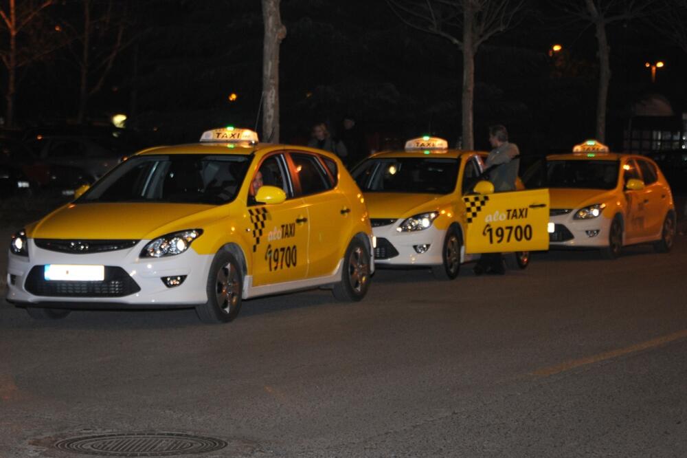 Alo taksi, Foto: Arhiva "Vijesti"