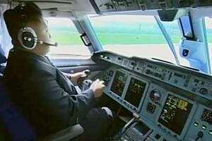 Pokazao pilotima kako se to radi: Kim Džong Un pilotirao avionom