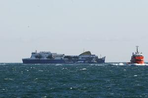 Teško oštećeni trajekt stigao u Italiju: Ima li još tijela...