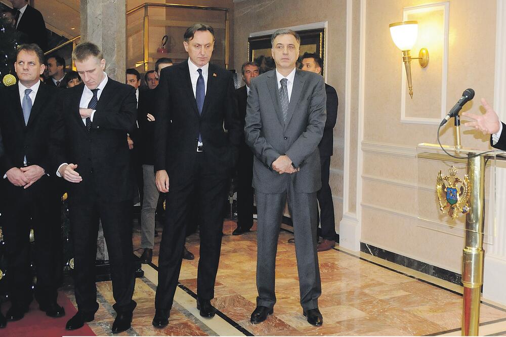 Milo Đukanović sa saradnicima, Foto: Boris Pejović