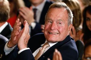 Džordž Buš stariji bolje, ali ostaje i dalje u bolnici