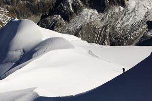 Francuski Alpi "okovani" snijegom i ledom: 15.000 vozila ne mogu...