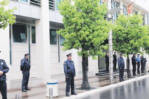 Đukanović vratio bonuse: Činovnicima Vlade veće plate